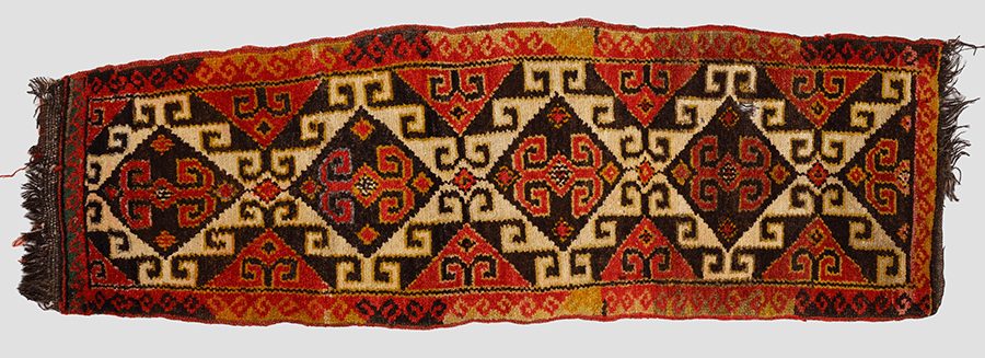 Есиккас - наддверной коврик юрты