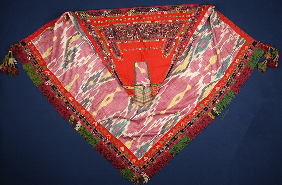 Кызыл киймешек -головной убор молодой женщины